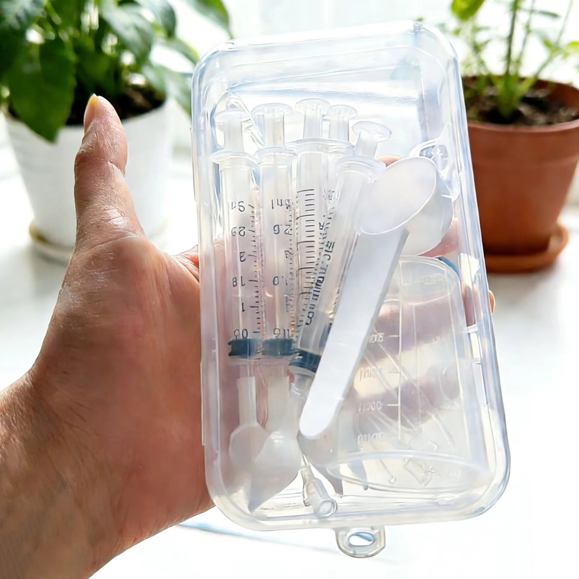 Bird medication feeding kit in a box, 10 feeding tubes, 5 syringes, 5 small spoons, 1 large spoon, measuring cup and box